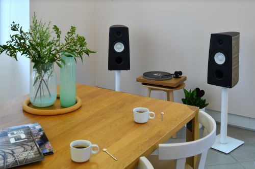 Loudspeakers AQ CANTO 3 are presented in Italy